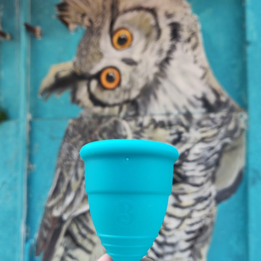 how to wear menstrual cup
